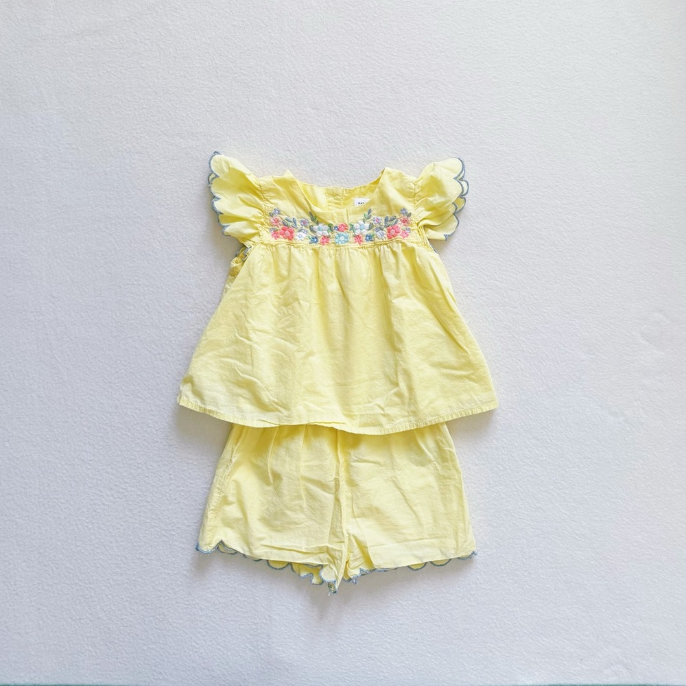 Baby Gap Toddler Girl Yellow Floral Embroidered Sleeveless Top Shorts Set 4T